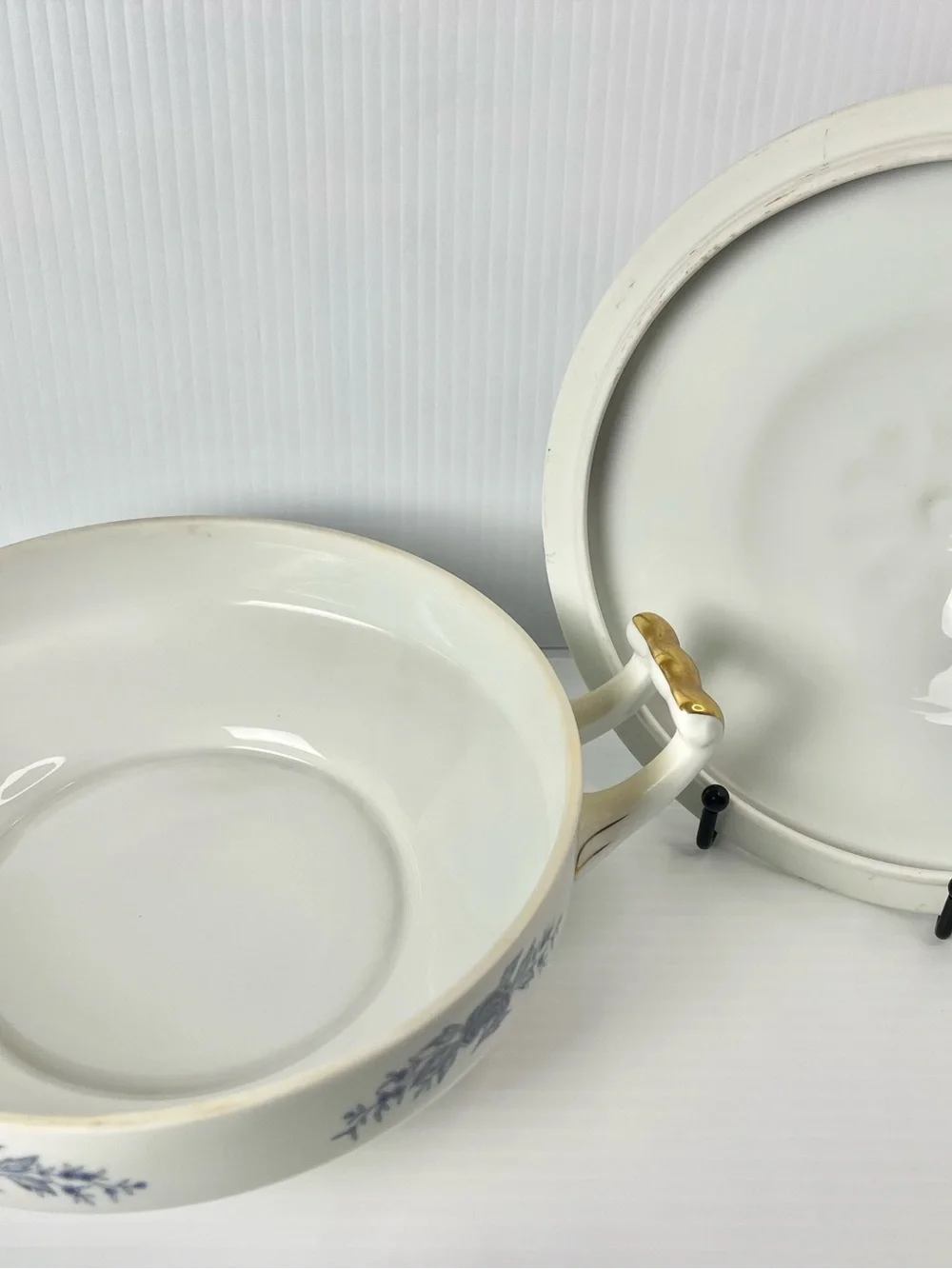 Blue Meissen by Seyei Covered Vegetable Serving Bowl Excellent Condition 5112